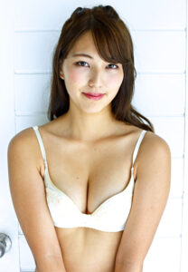 現役大学生・原あや香、記念すべき1stイメージ動画『エレガント #1』 1st1_1765044163