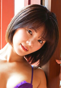 年下のおもてなし 大川成美 #1 グラビア動画!ショートカット美女の魅惑ランジェリー 1_1768889326