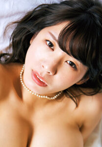 夏来唯のグラビア動画『大きすぎてごめんなさい#5』で迫る、圧倒的な存在感! 5_1768198091