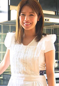 沢辺りおん「大人の恋の教え方 #7」エプロン姿も必見のグラビア動画 7_1768370856