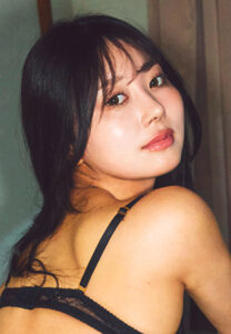 『Debut! 姫乃そら #3』初々しい魅力炸裂!話題のグラビア動画で美尻&メガネ Debut3_1768975753